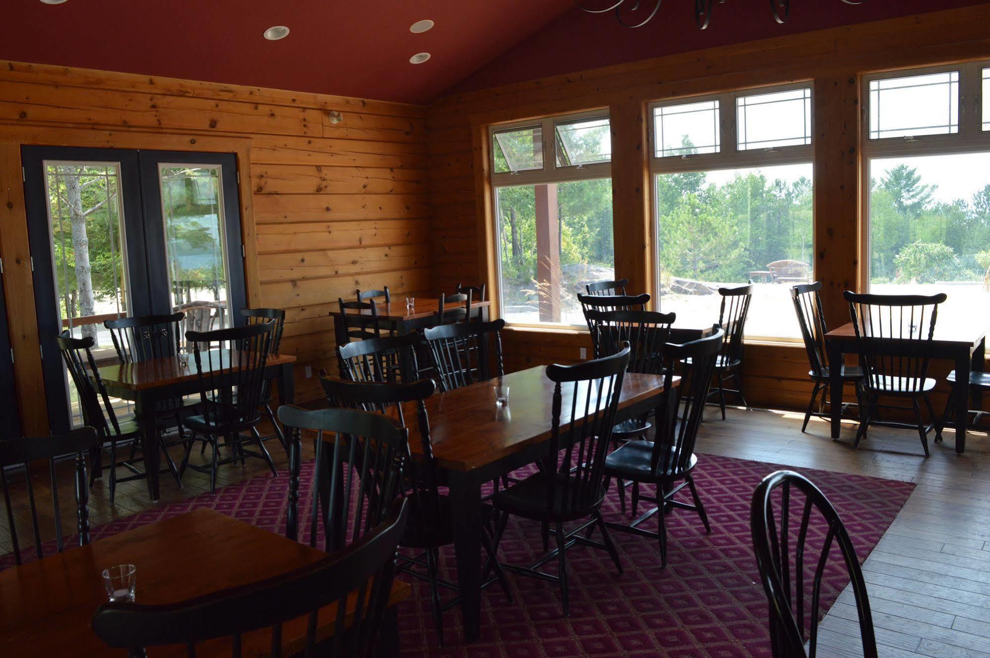 Terrace Suites Callander Esterno foto